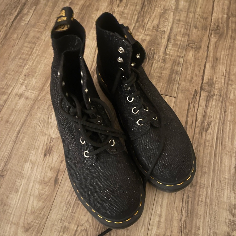 Black doc martens size 7